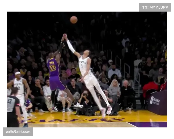 文班亚马抢断盖帽总数162次领跑联盟 护筐扫荡能力达历史级别